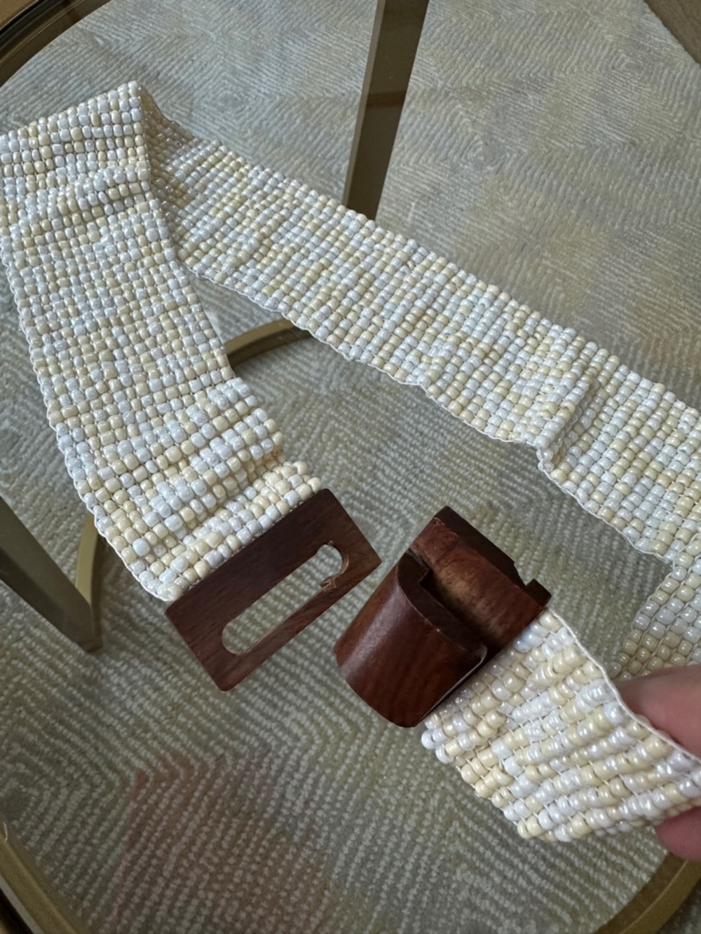Coastal boho seed beaded stretch belt in shell colors and wood clasp - Picture 2 of 3